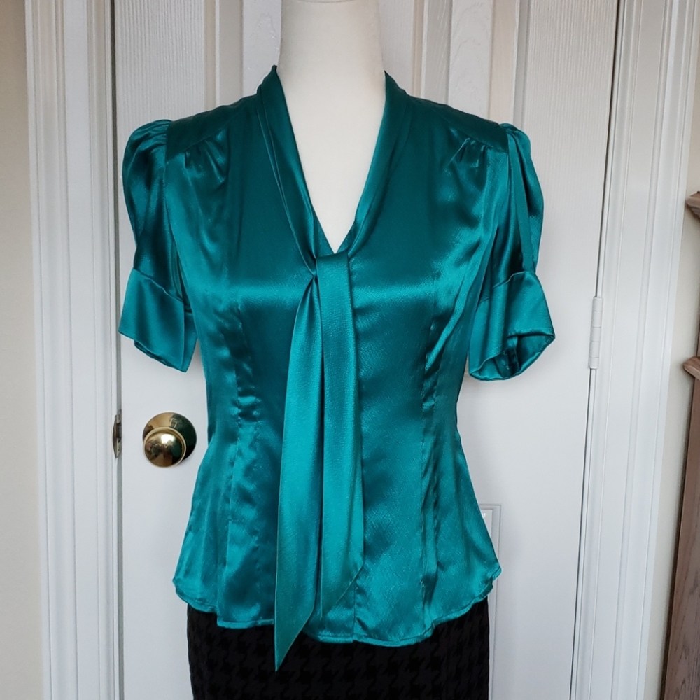 Banana Republic Silk Top with Tie EUC